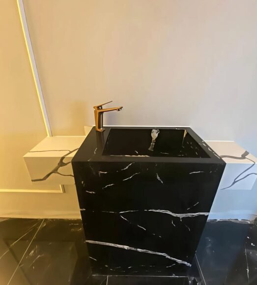 BLACK MARQUEENA-uquartz-london