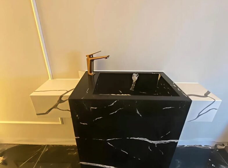 BLACK MARQUEENA-uquartz-london